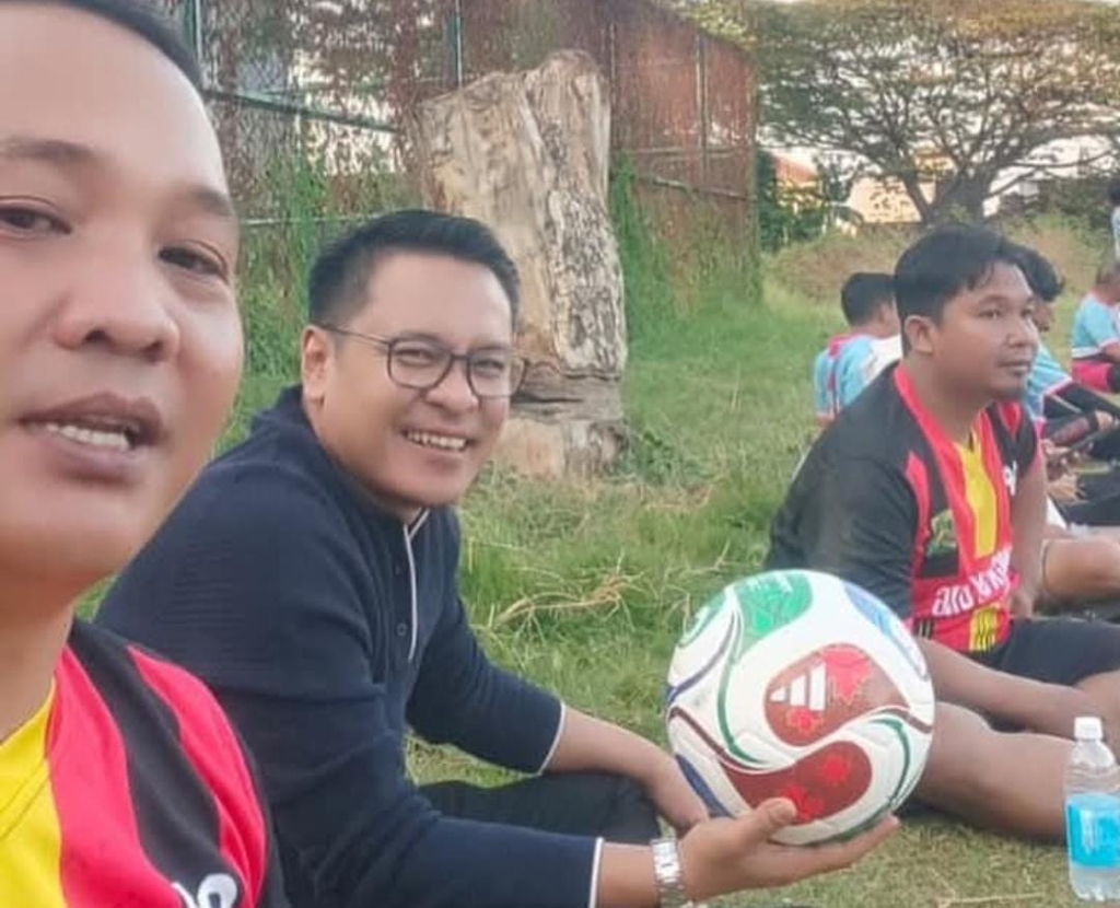 Arif Fathoni (tengah) bersama salah tim Mini Soccer, dok pribadi