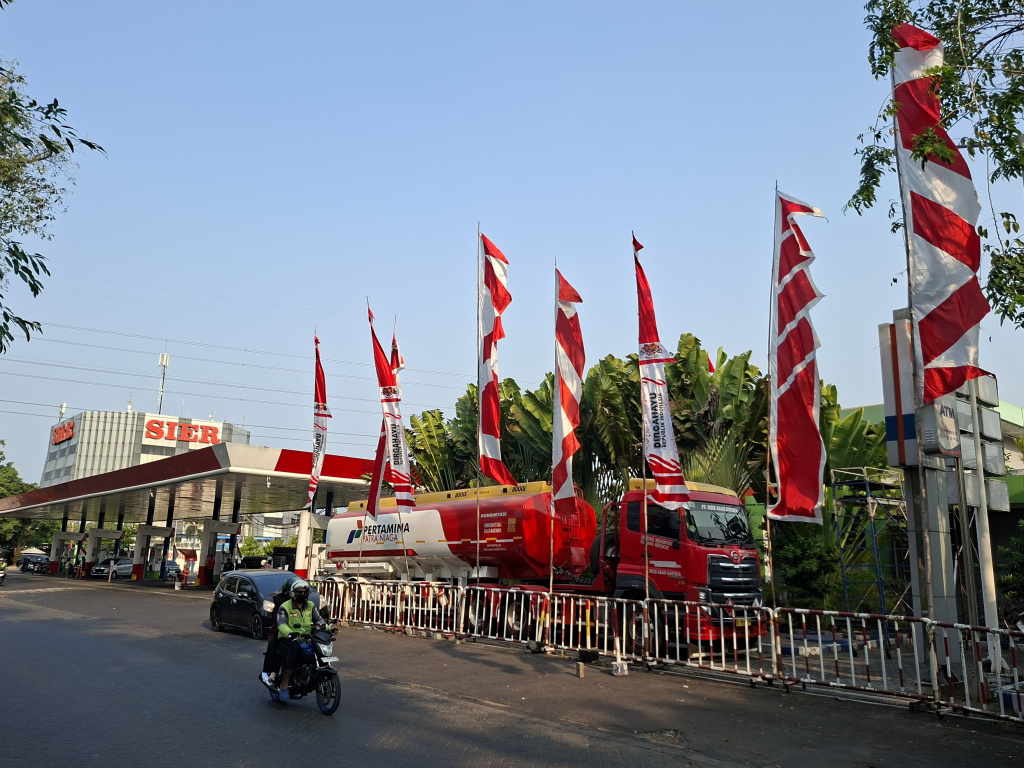 Bendera Merah Putih dan umbul-umbul di kawasan industri SIER, dok istimewa