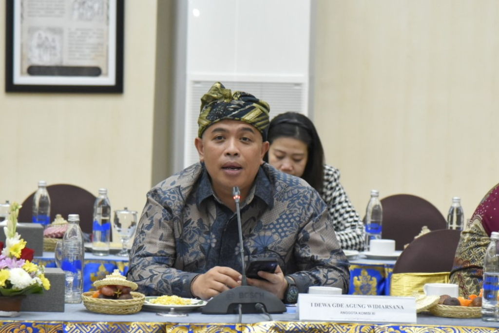 Anggota Komisi XI DPR RI, I Dewa Gde Agung Widiarsana saat reses di Denpasar Bali.