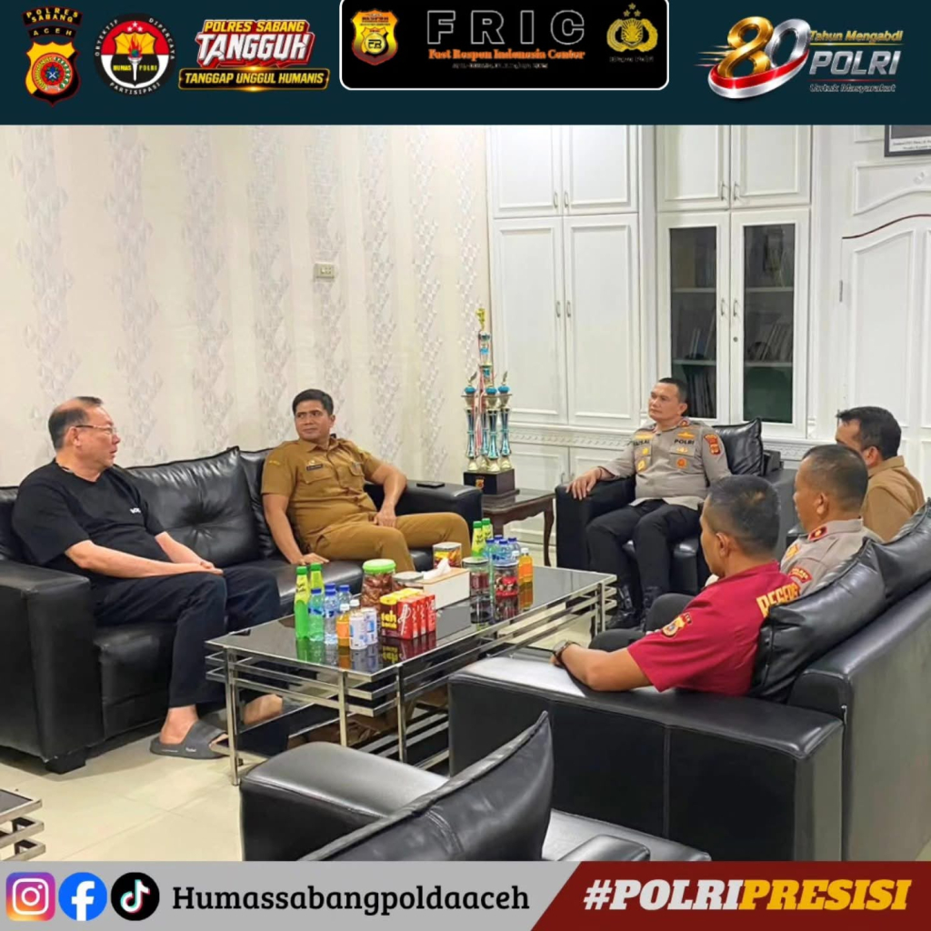 Kapolres Sabang AKBP Ahmad Faisal Pasaribu, S.H., S.I.K., M.H., menerima kunjungan silaturahmi Kepala BAPPEDA Kota Sabang, M. Iqbal Sofyan, S.STP., dan pemilik merek sepatu nasional Fladeo.