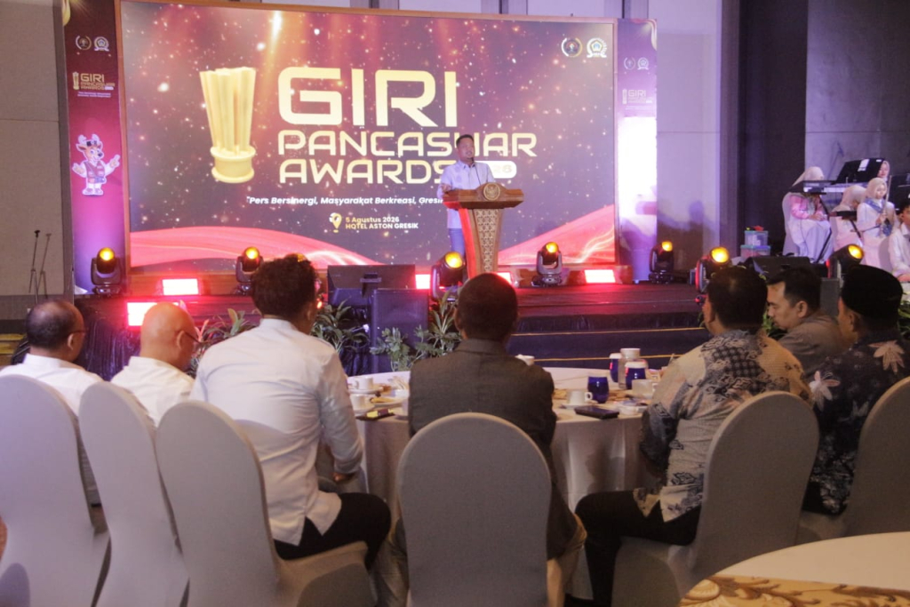Bupati Gresik Fandi Akhmad Yani, beri sambutan pada Giri Pancasuar Awards (GPA) dalam puncak peringatan Hari Pers Nasional (HPN).