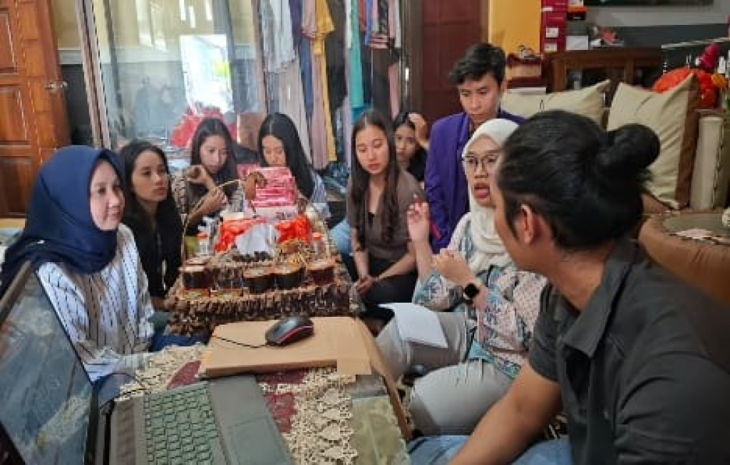 Program Pengabdian kepada Masyarakat (PKM) oleh Dosen Fakultas Ekonomi Universitas Tribhuwana Tunggadewi Malang untuk mendampingi UKM Tahu Kres di Junrejo Kota Batu, Jawa Timur. 