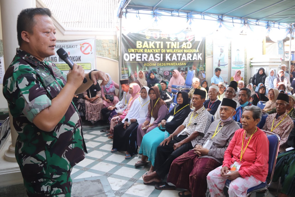 Suasana bakti sosial Kodim Pamekasan termasuk Operasi Katarak