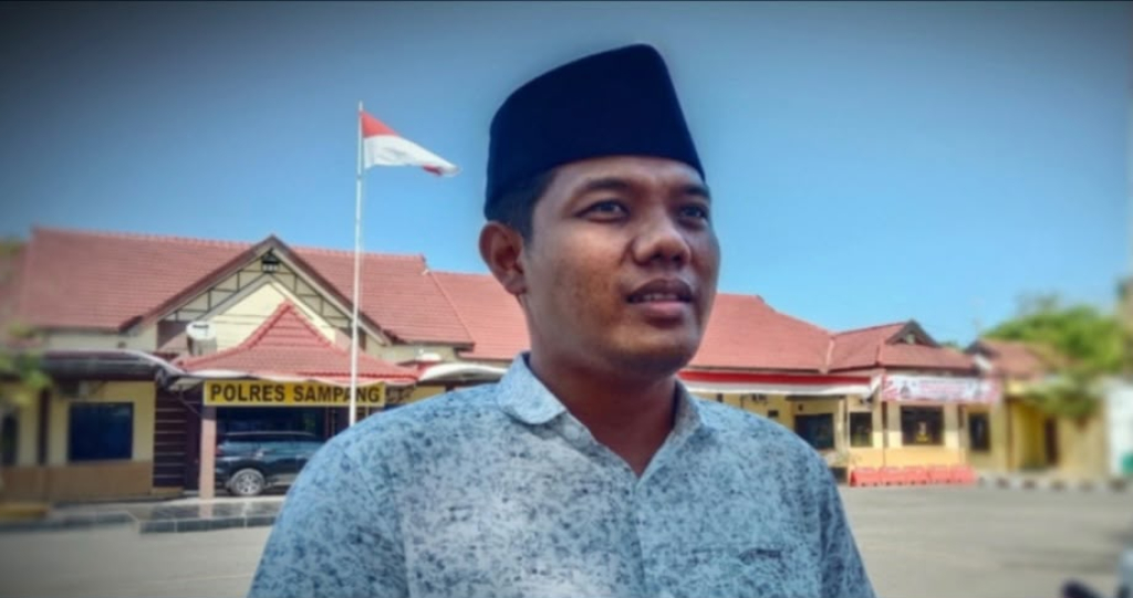 Tokoh masyarakat Desa Bajrasokah, Hermansyah, saat di Mapolres Sampang. (Ist)