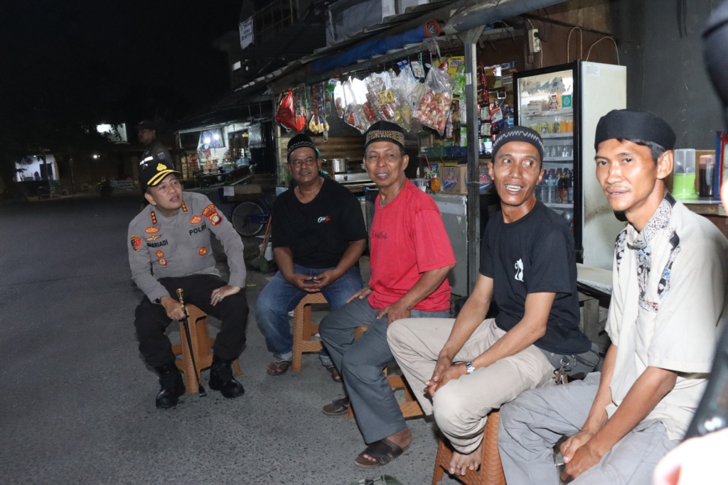 Kapolres Metro Jakarta Barat Kombes Pol Nasriadi, S.H., S.I.K., M.H., melalui kegiatan Jaga Jakarta On The Spot dengan menyapa dan berdialog langsung.