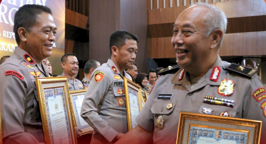 Polresta Tuban resmi menerima Piagam Penghargaan sebagai Unit Pelayanan Publik Hasil Pemantauan dan Evaluasi Kinerja Penyelenggaraan Pelayanan Publik (PEKPP) Mandiri Instansional.
