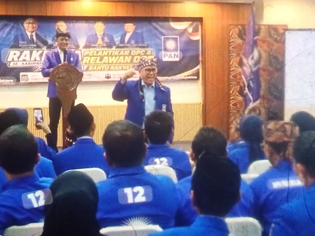 Prof Zainuddin Maliki, Anggota Dewan Pakar DPP PAN saat menyemangati Pengurus dan fungsionaris DPD PAN Bojonegoro saat Rakerda dan Pelantikan DPD PAN Bojonegoro, Sabtu (15/08/2026).