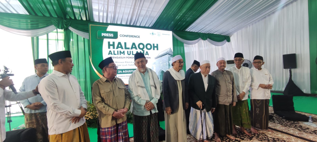 Suasana Halaqoh Alim Ulama di Pondok Pesantren Al Khoziny, Buduran Sidoarjo yang menghadirkan sejumlah ulama sepuh.