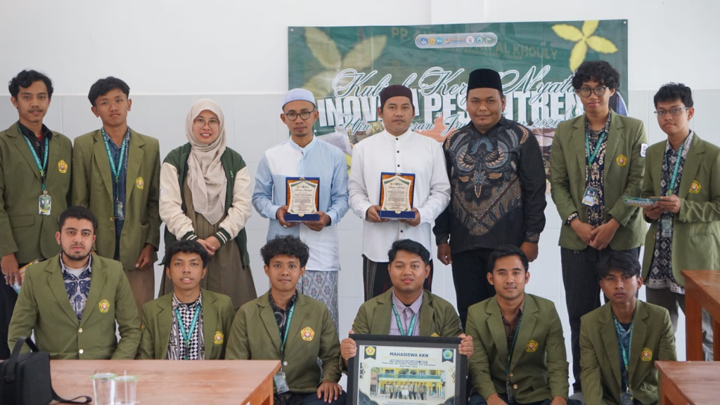 Mahasiswa KKNT-IP Kelompok 10 UPN "Veteran" Jatim resmi akhiri masa pengabdian masyarakat melalui agenda Closing Ceremony yang digelar di Aula Pondok Pesantren Ahlul Irfan Al-Kholily, Bangsalsari.