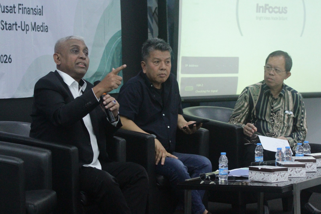 Assoc. Prof. Ahmad Riyad UB, PhD, (dalam acara Dialog Nasional usai  Pengukuhan Pokja News Room Jaga Desa SMSI Provinsi Jatim , Jateng, Jabar, Bengkulu, dan Sumsel di Hall