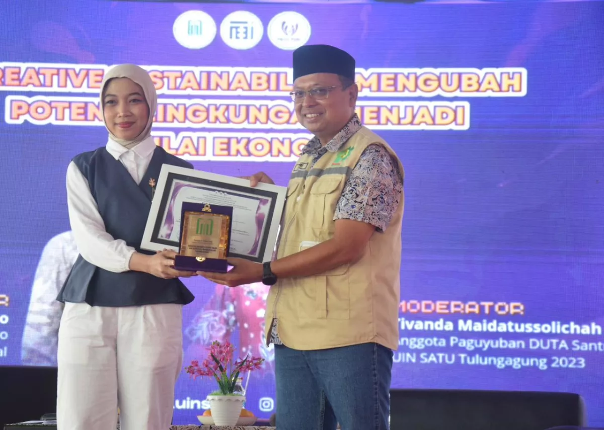 Ribuan Mahasiswa Baru UIN SATU Tulungagung Diajak Jadi Generasi Kreatif dan Peduli Lingkungan