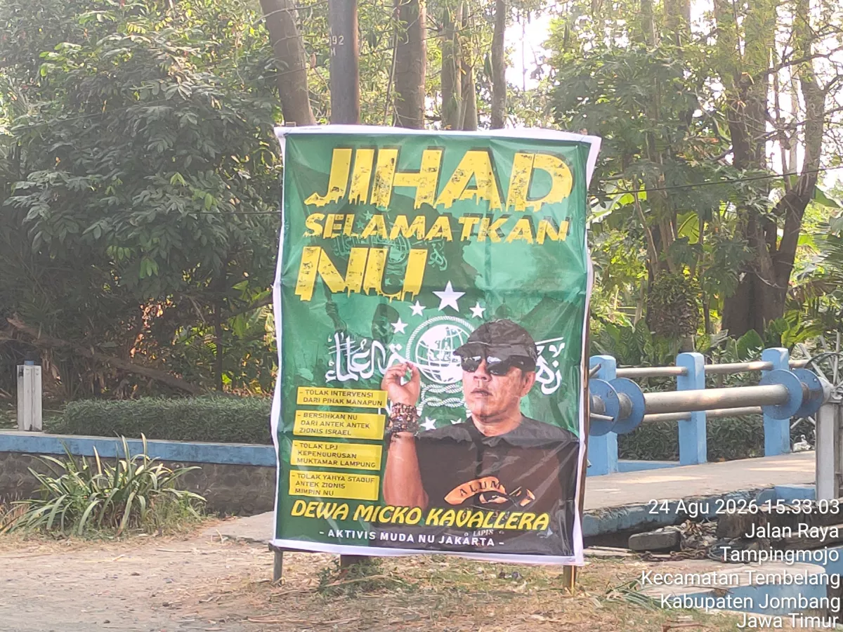 Pemasangan baliho