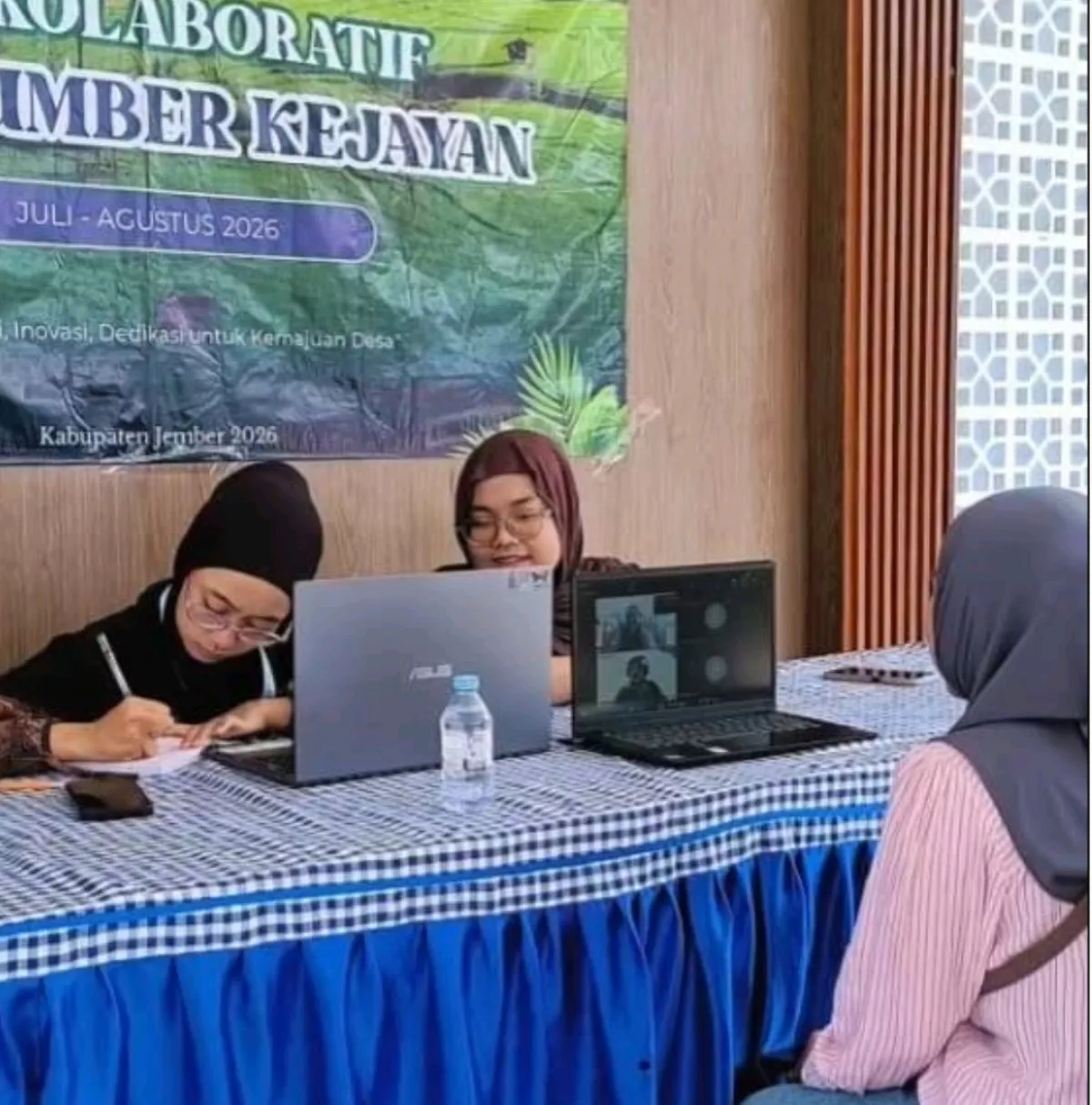 BPJS Bermasalah Tak Harus Bikin Repot: Ada VIOLA, KKN Kolaboratif Desa Sumberkejayan Bantu Warga dari Balai Desa