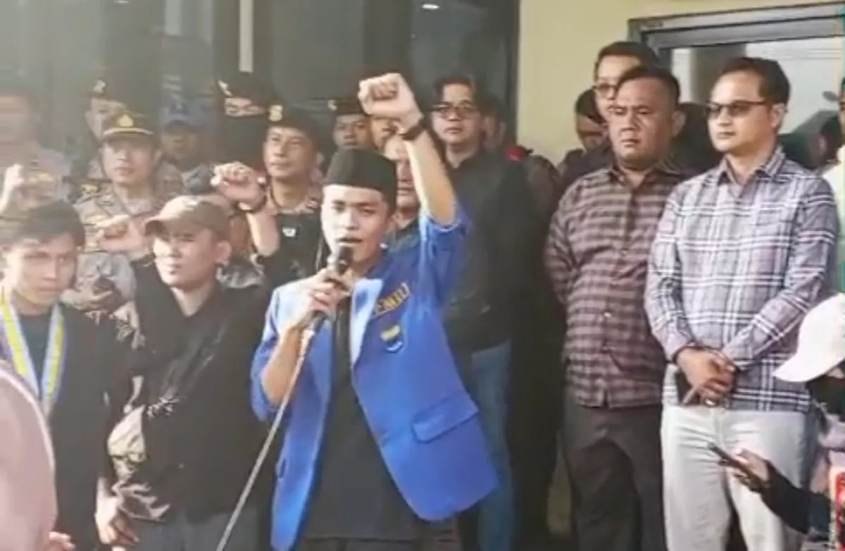 Keterangan Gambar: PMII Jember bersama Petani Silo, saat gelar aksi desak DPRD Kabupaten Jember tolak Batalyon TP
