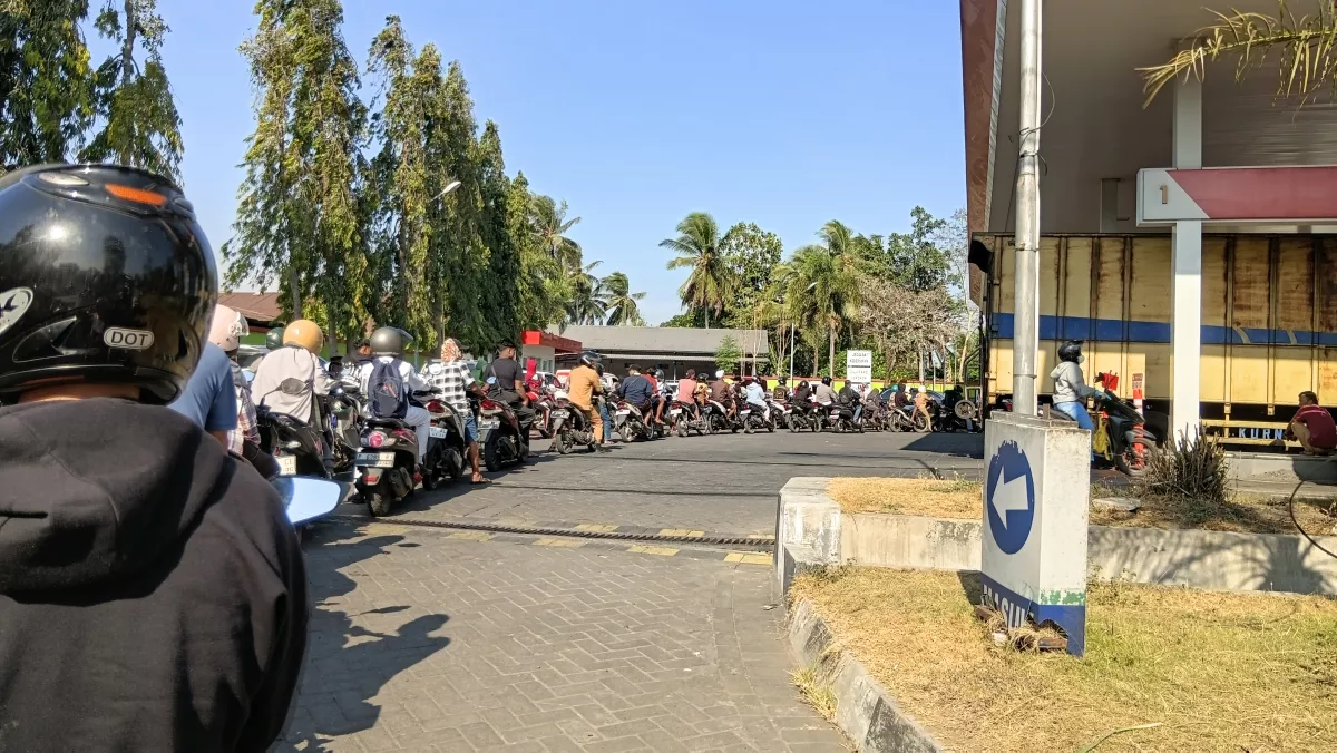 Antrean Ketapang Hambat Distribusi BBM, Pertamina Siapkan Alih Suplai untuk Bondowoso-Situbondo