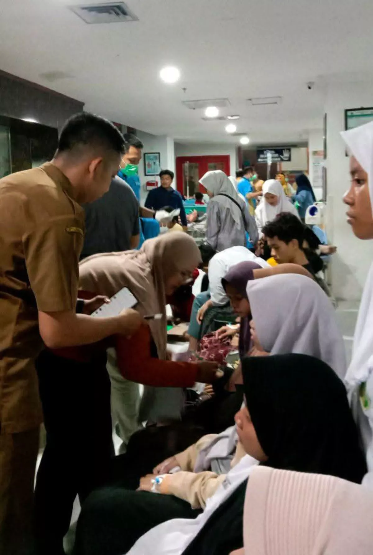 Ratusan Santri Ponpes Manbaul Hikam Sidoarjo Diduga Keracunan Usai Santap MBG