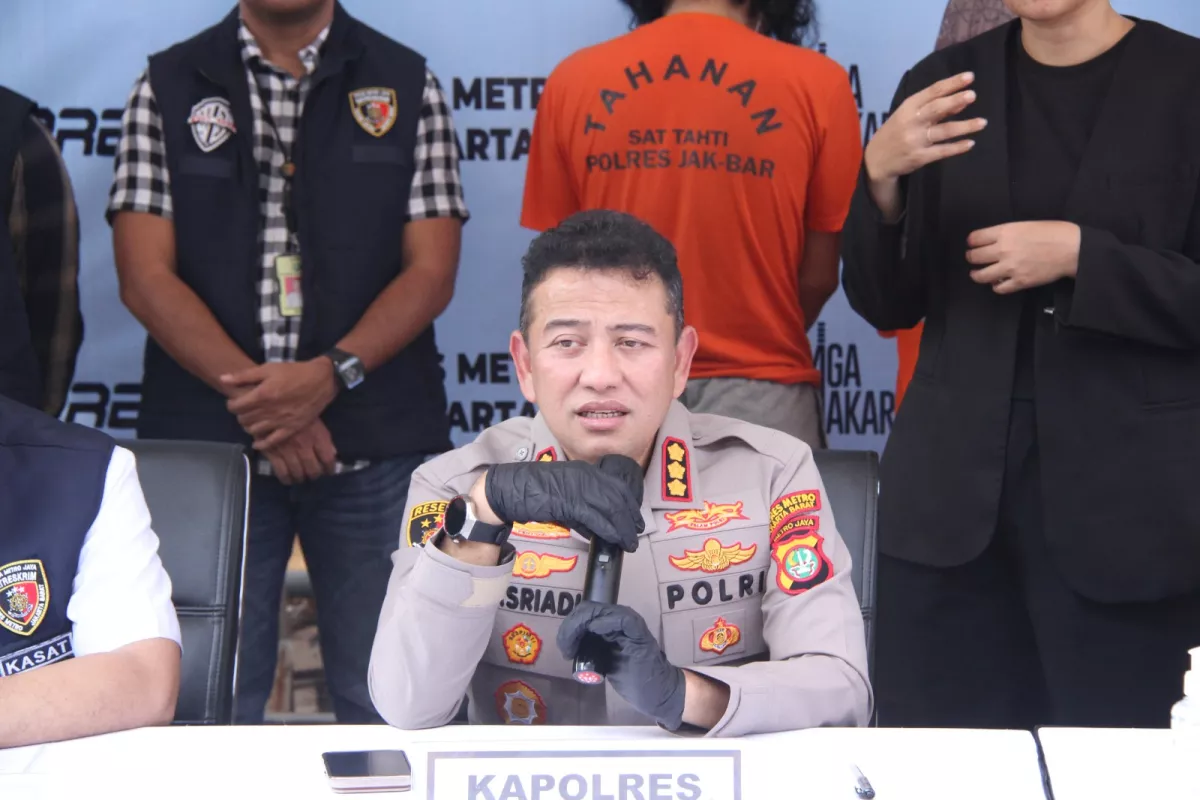 Polres Jakbar Bongkar Aksi Komplotan Keluarga Bobol ATM di Cengkareng, Satu Pelaku Masih Diburu