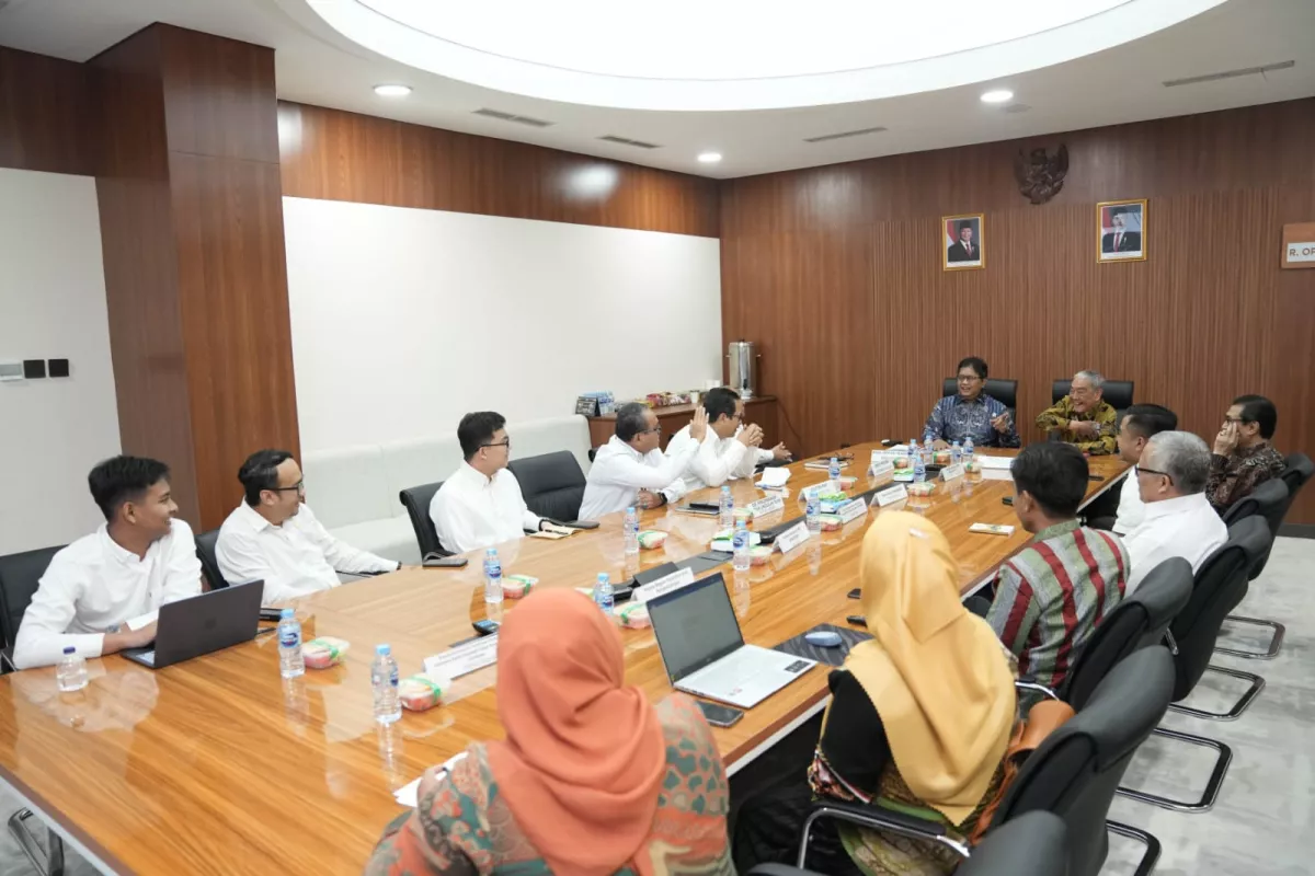 Terima Pengusaha dan Petani Karet, Wamen Viva Yoga Dorong Pembaruan Data dan Tata Kelola Perkaretan Nasional