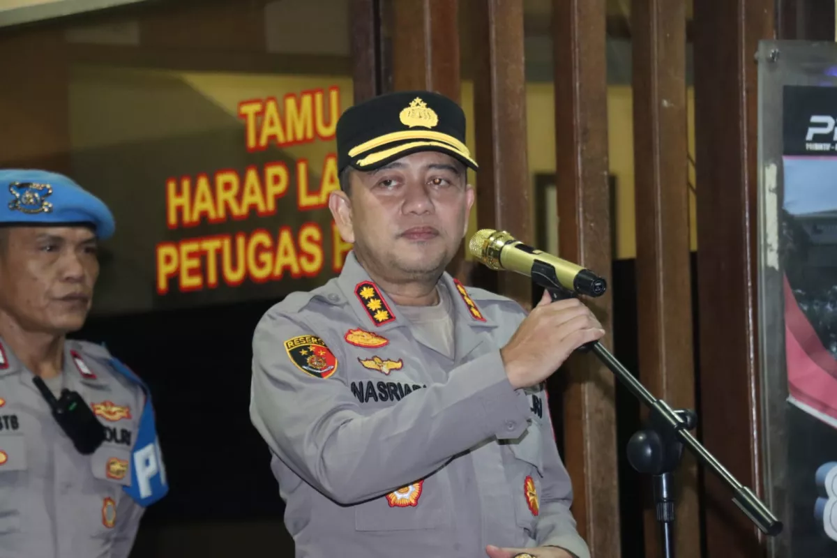 Antisipasi Abu Vulkanik, Polres Jakbar Kerahkan AWC Turunkan AWC Bersihkan Sejumlah Jalan