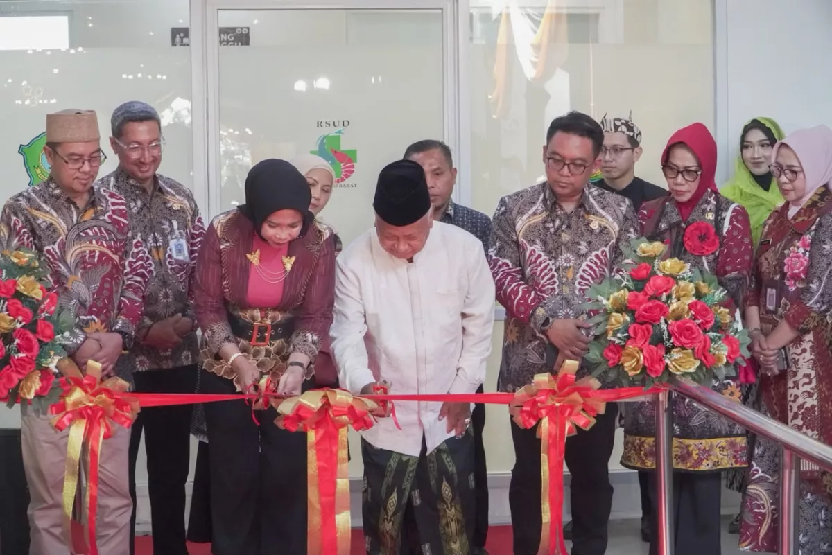 Wabub Sidoarjo Mimik Idayana meresmikan Gedung Pelayanan Instalasi Dialisis RSUD Sidoarjo Barat (Sibar) resmi diresmikan, Selasa (15/9/2026).
