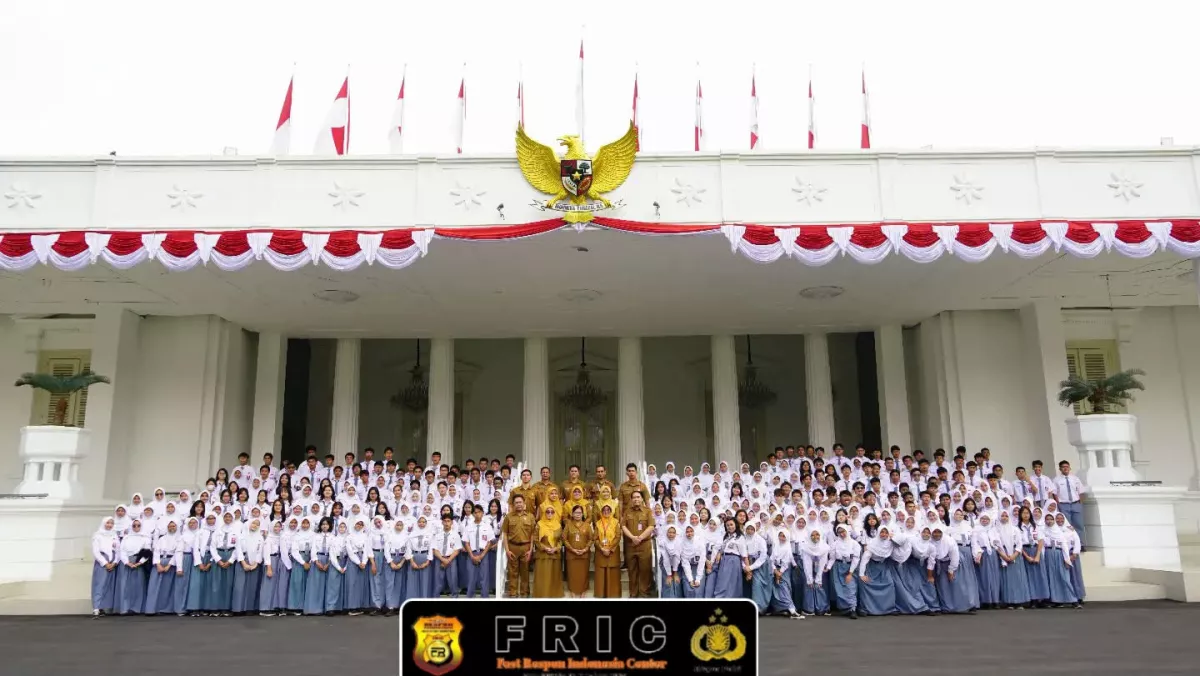 239 siswa SMAN 37 Jakarta mengunjungi Kompleks Istana Kepresidenan Jakarta