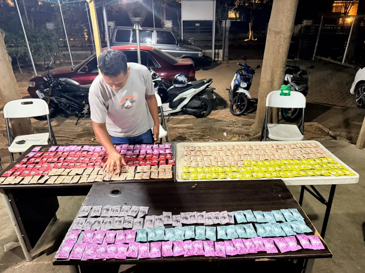 Barang bukti yang berhasil diamankan (Foto Humas Polresta Metro Jakarta Barat for JatimUPdate.id)