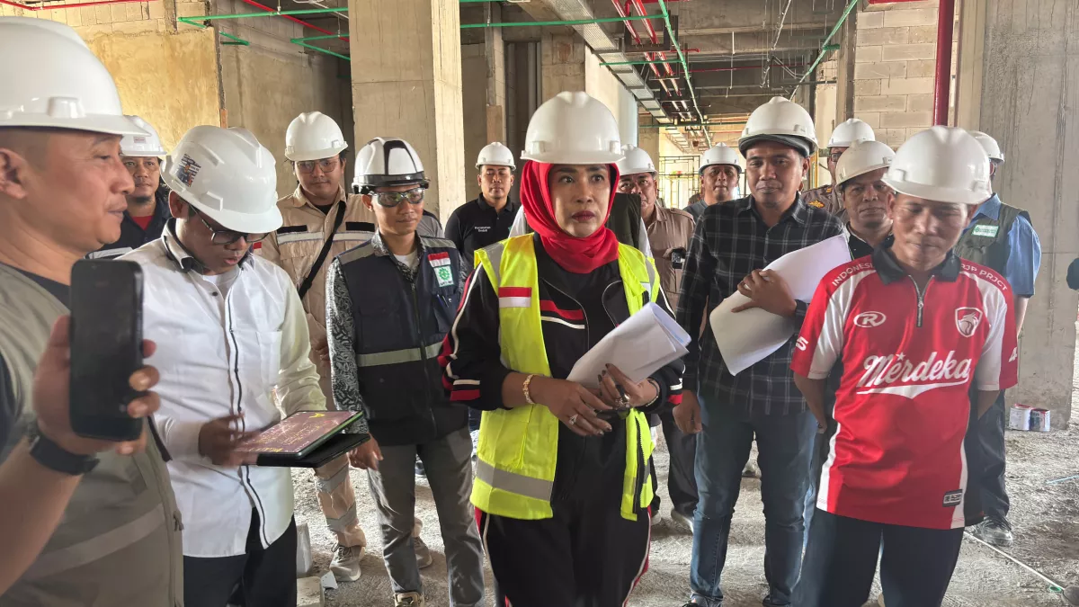 Wakil Bupati Sidoarjo Mimik Idayana  melakukan inspeksi mendadak (sidak) terhadap progres pembangunan RSUD Sedati, Jumat (25/9/2026).