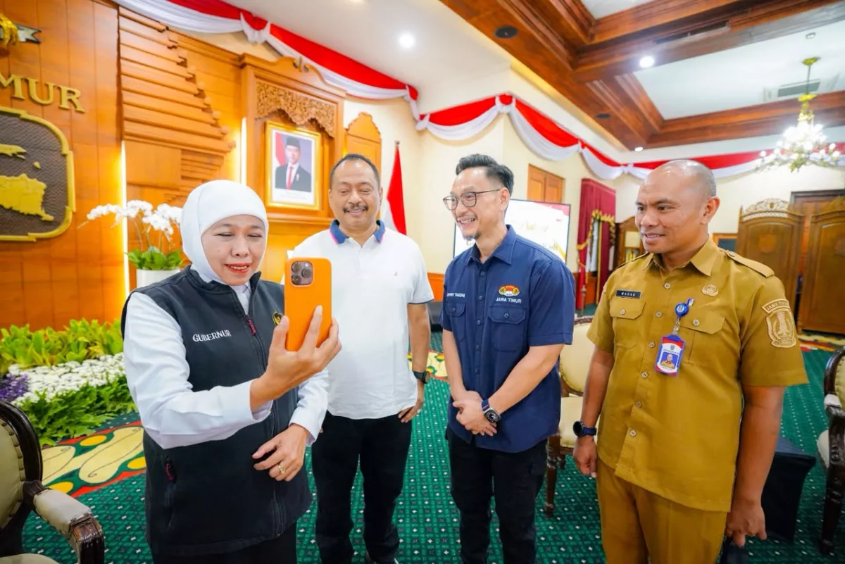 Gubernur Khofifah Sapa Lifter Asal Jatim Rahmat Erwin dan Luluk Diana Lewat Panggilan Video
