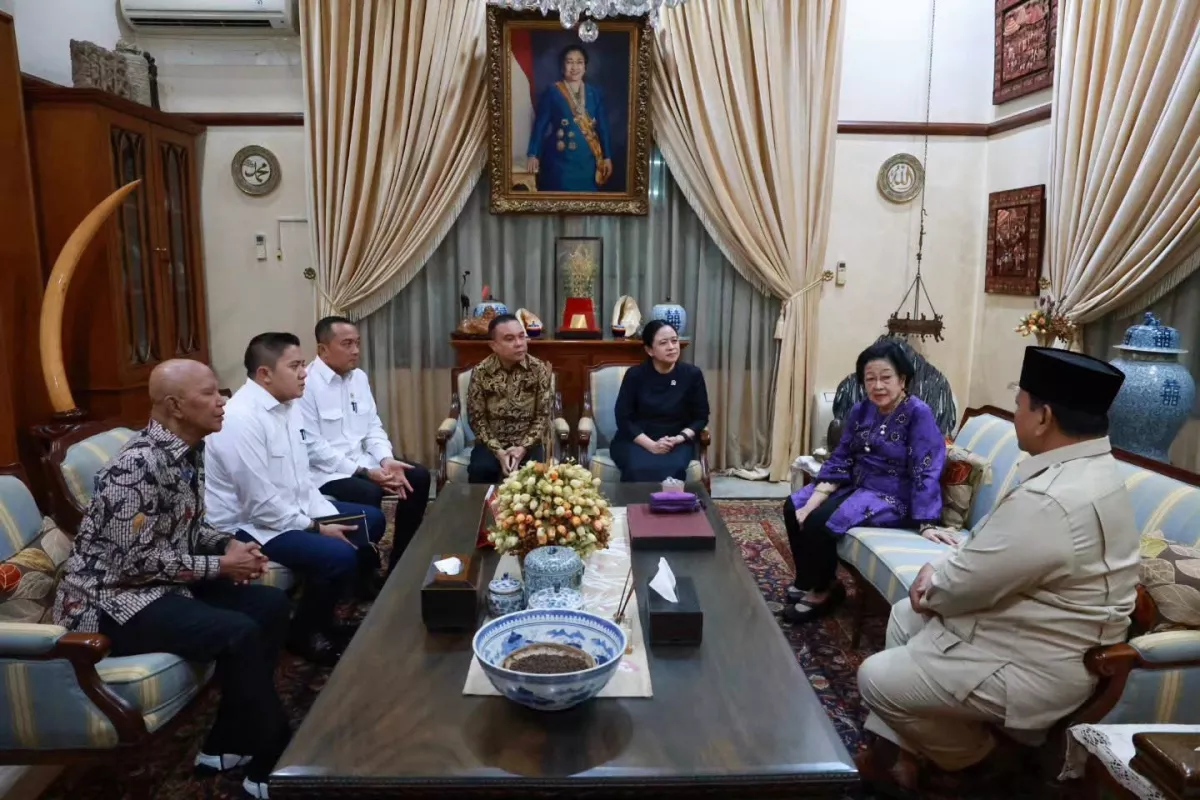 Presiden Prabowo Subianto berkunjung ke Rumah Megawati Soekarno Putri dalam rangka Takziah meninggalnya Guruh Soekarnoputra, adik Megawati. (Foto Humas Seskab for JatimUPdate.id)