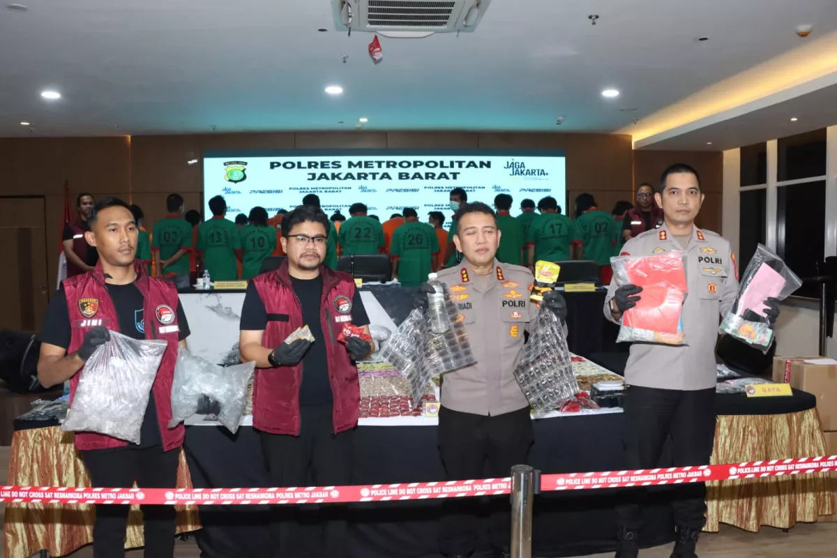 Operasi Nila Jaya 2026: Polres Jakbar Ungkap Clandestine Lab Etomidate Hingga Sita 40.539 Obat Berbahaya