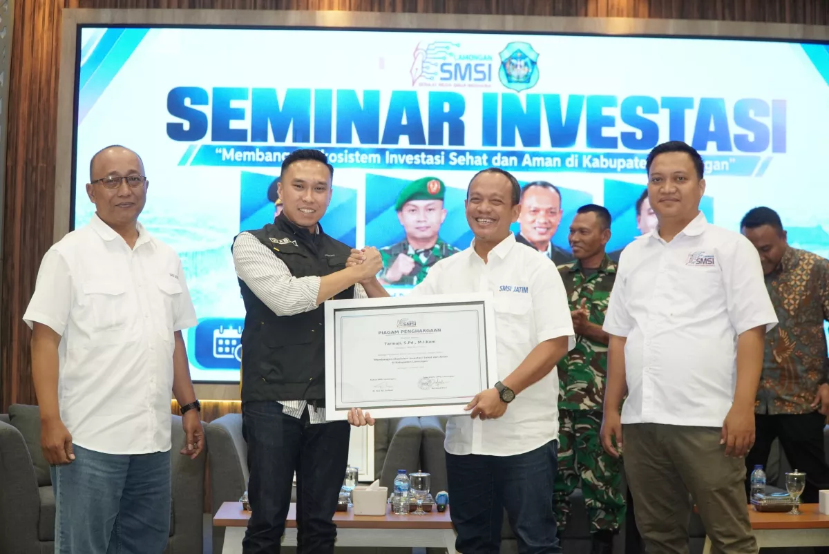 Pelantikan SMSI Lamongan Dibanjiri Puluhan Karangan Bunga Ucapan Selamat Dari Berbagai Pihak.