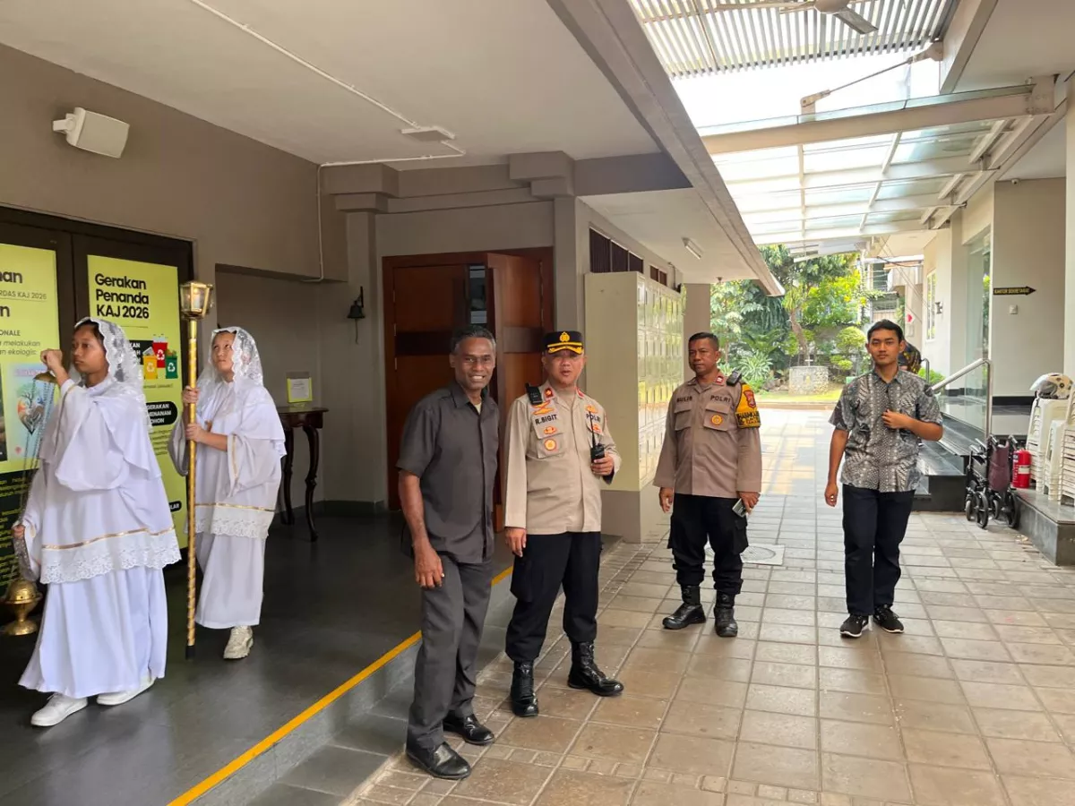 Kapolsek Tanjung Priok Sambangi Gereja Santo Lukas, Pastikan Ibadah Berlangsung Aman dan Kondusif