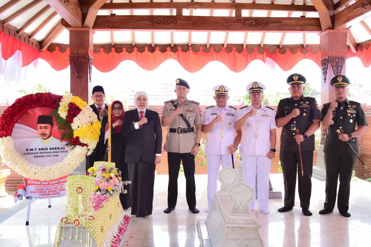 Gubernur Khofifah Pimpin Ziarah ke Makam Gubernur Soerjo Jelang Hari Jadi ke-81