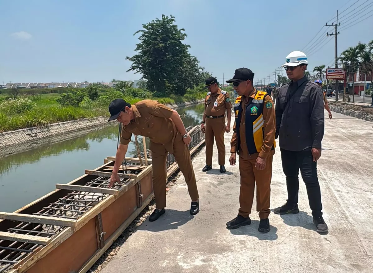 Betonisasi Jalan Kebonagung-Kemasan Sidoarjo Molor, Bupati Subandi Kejar Deviasi 9 Persen