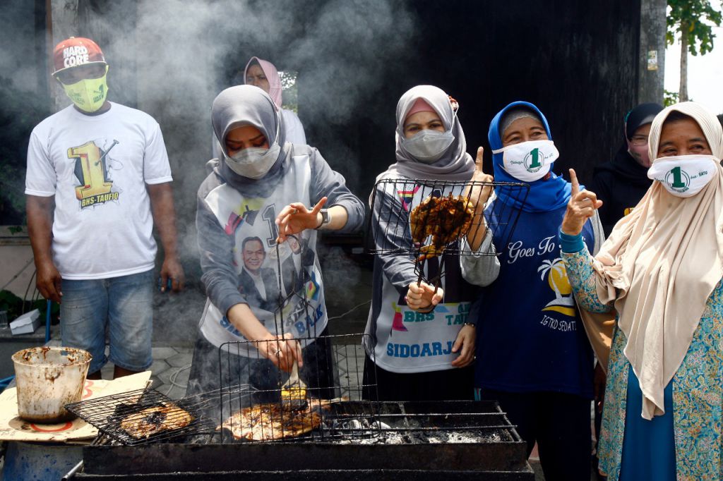 Adem! BHS-Taufiq Beserta Istri Temui Nelayan Bersama