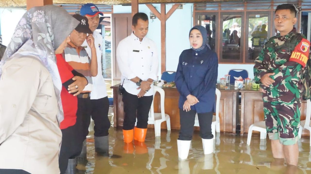 Keterangan Gambar: Pemkab Sidoarjo turun tangani banjir 