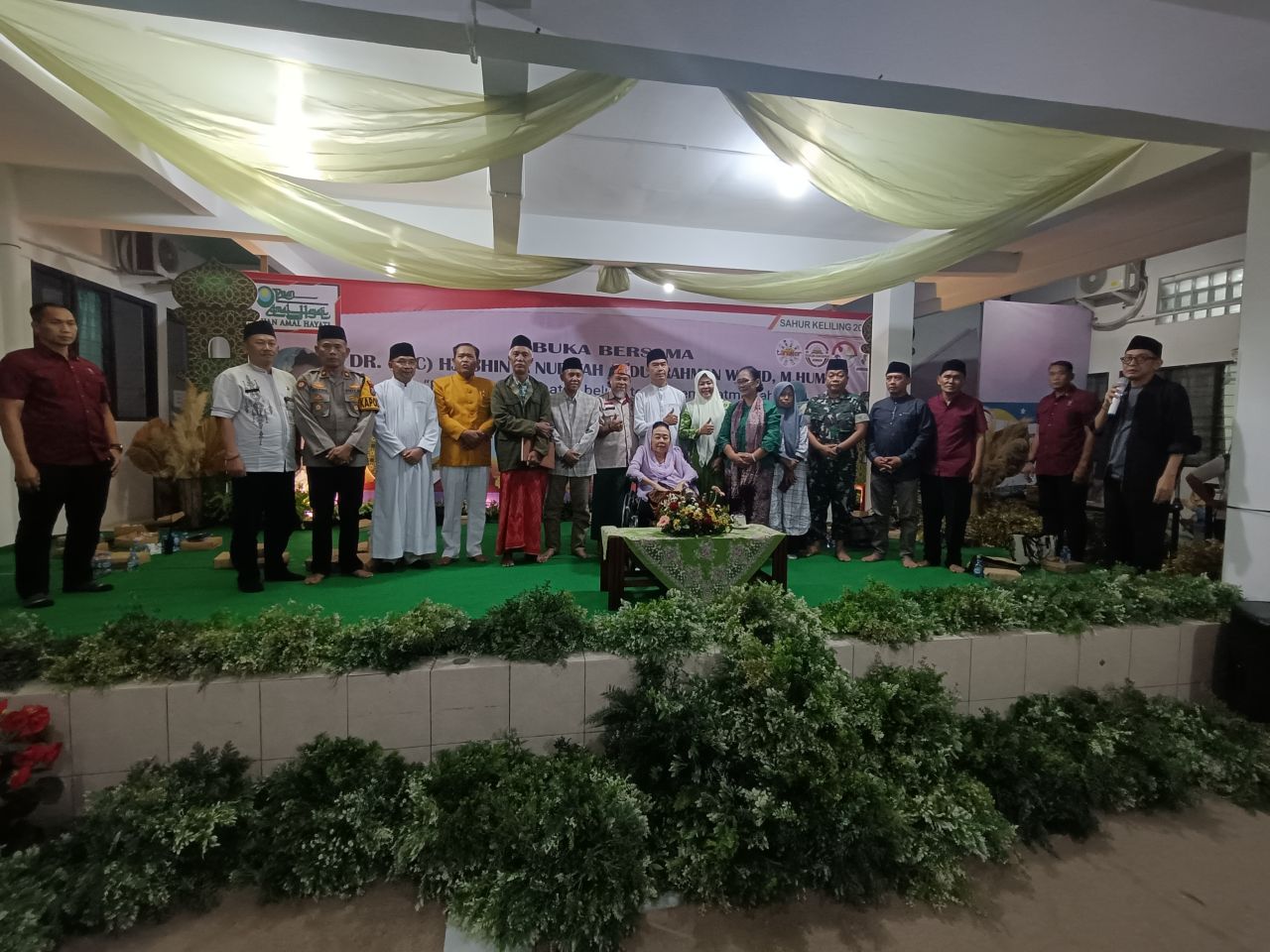 Keterangan Gambar: Ny Hj Shinta Nuriyah Abdurrahman Wahid di Sekolah Tiga Bahasa Tunas Harapan Jember 