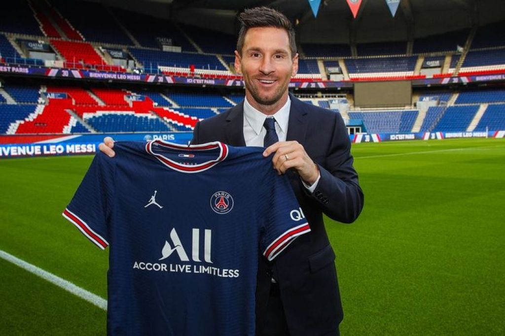 Lionel Messi Resmi Berseragam PSG Bernomor 30