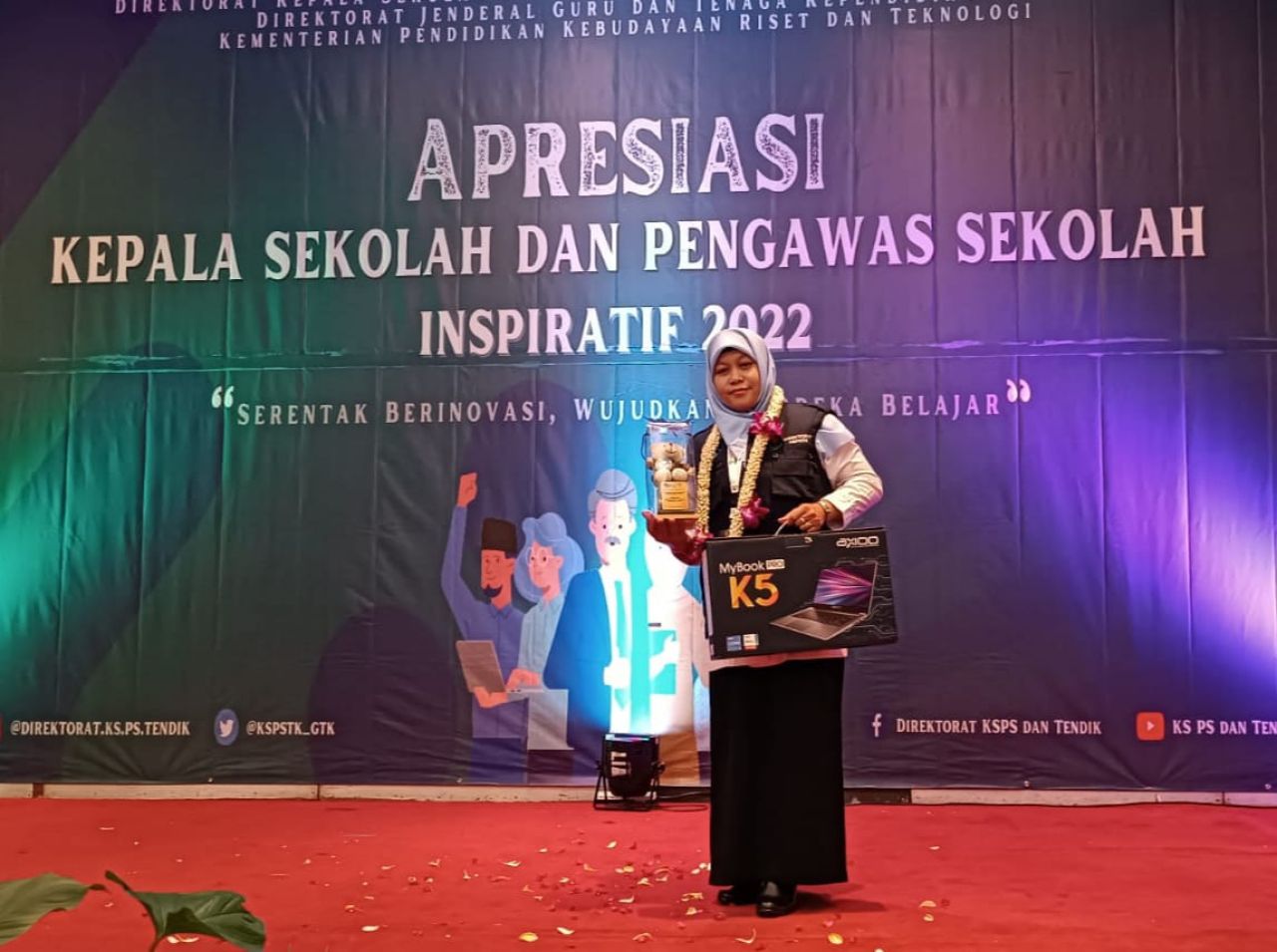 trophy Apresiasi Guru dan Tenaga Kependidikan (GTK) Inspiratif 2022 