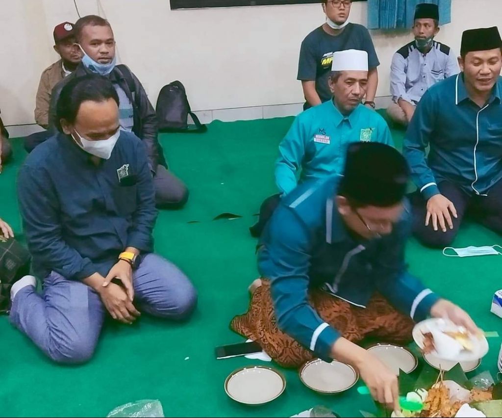 Juga Klaim Kemenangan,  Muhdlor-Subandi Sujud di Kantor PKB
