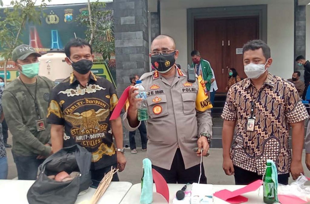 Polrestabes Surabaya menetapkan 14 Tersangka Demo Omnibus Law