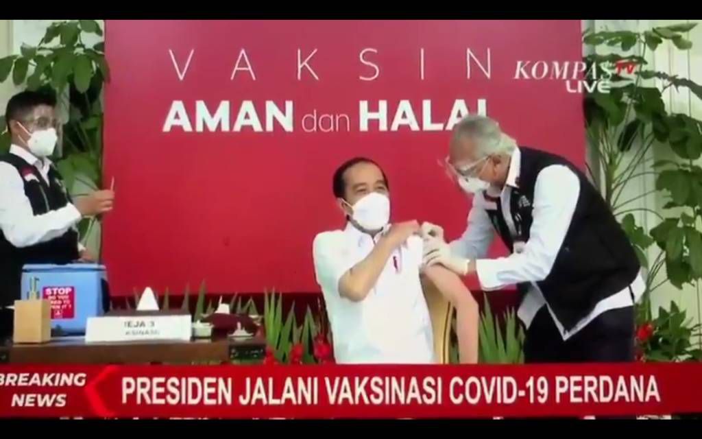 Presiden Jokowi Menjadi yang Pertama Mengawali Vaksinasi Covid-19 di Indonesia