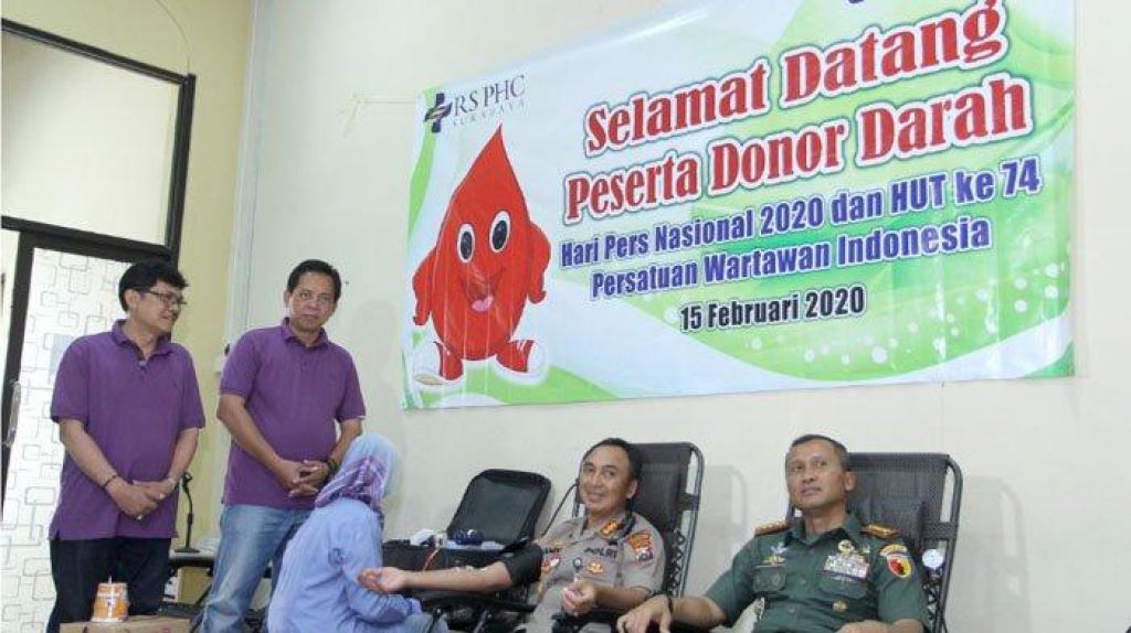 Peringati Hari Pers Nasional, Polisi dan TNI Donor Darah di PWI Jatim