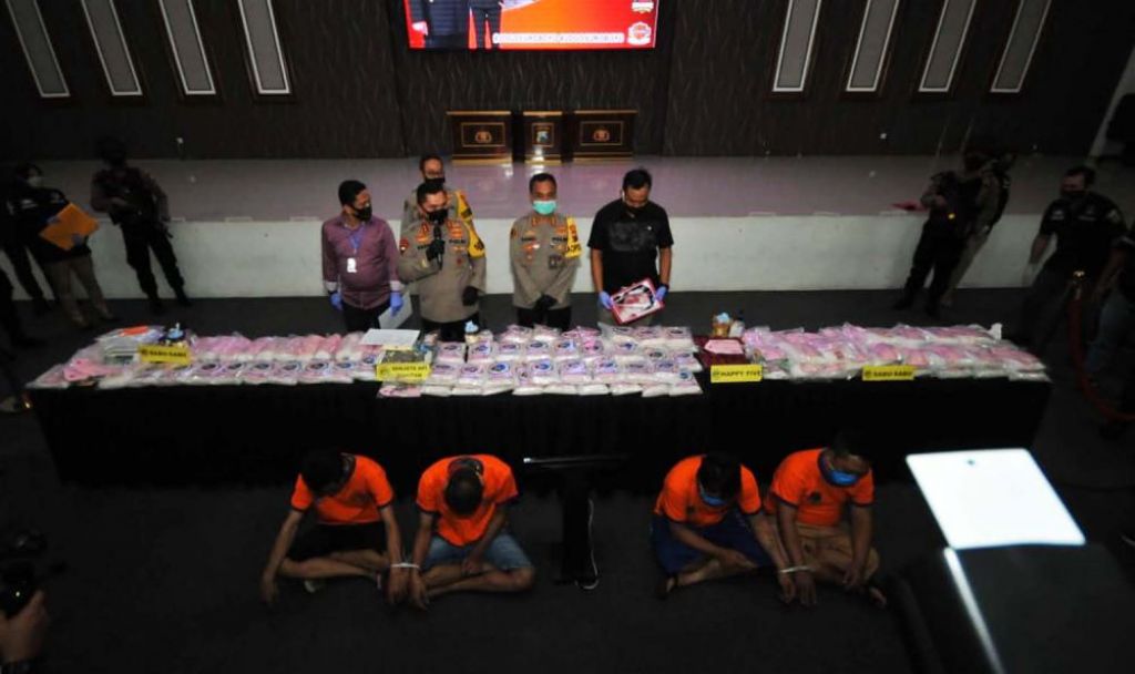 Surabaya Bongkar 1 Kuintal Sabu, Khofifah Puji Kapolda Jatim