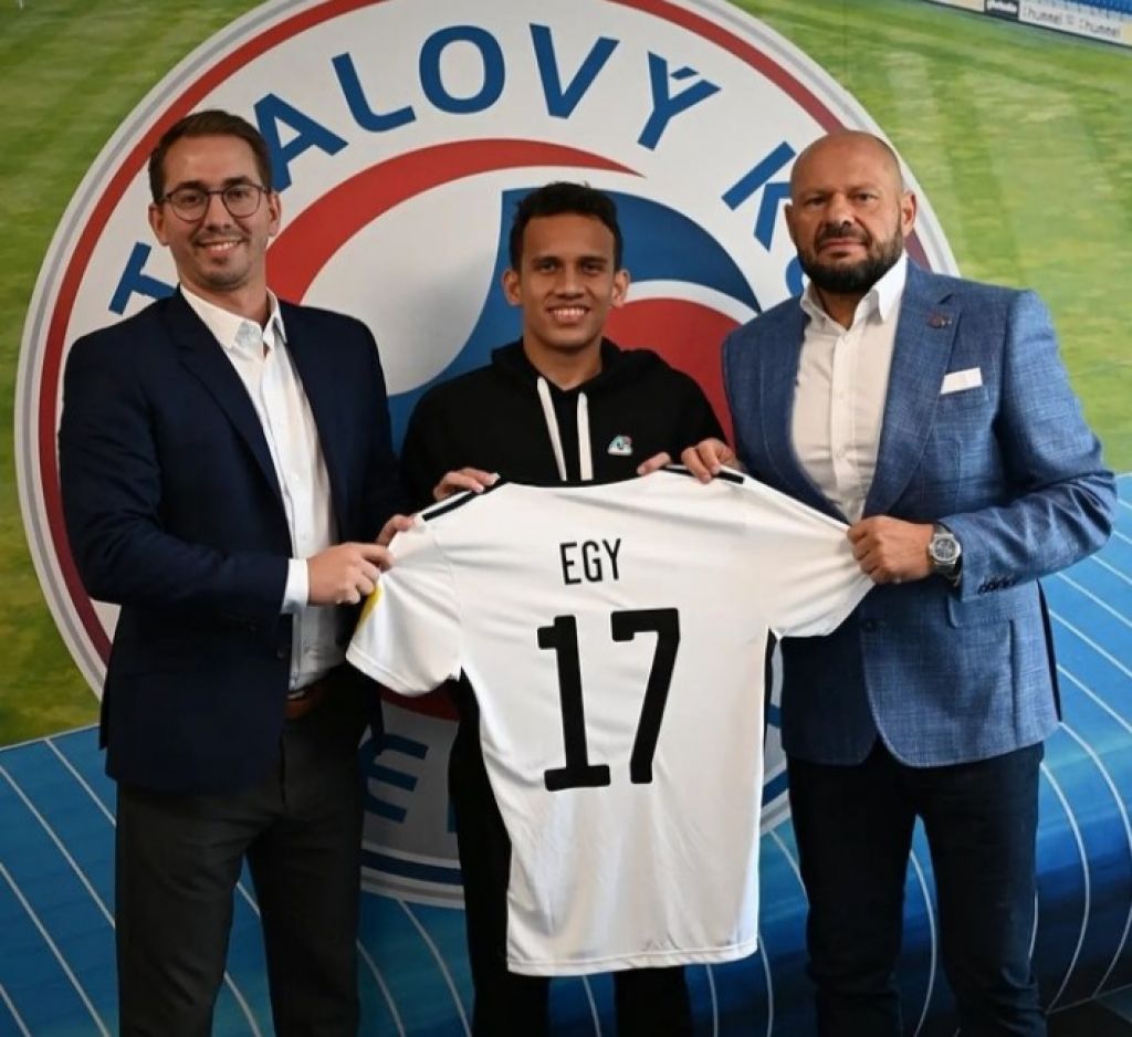 Egy Keluar Witan Masuk, Berebut Follower Indonesia